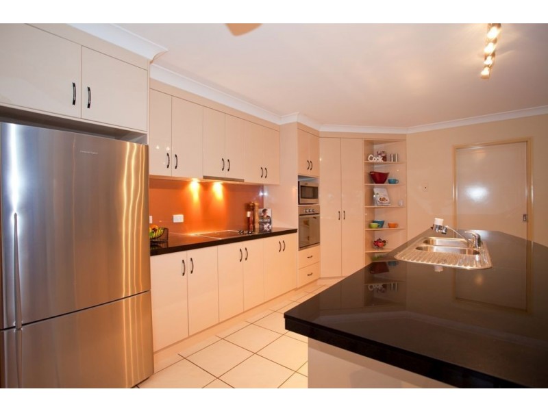 6 Herbert Way, Rural View QLD 4740