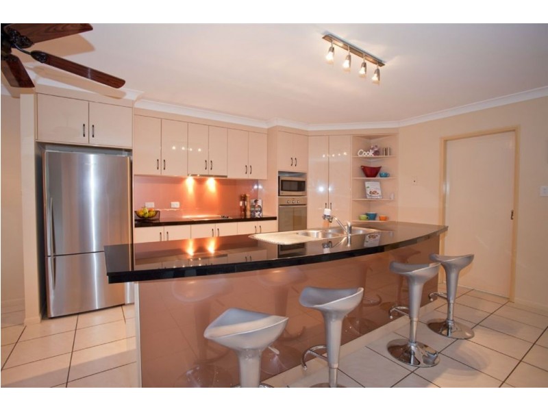 6 Herbert Way, Rural View QLD 4740