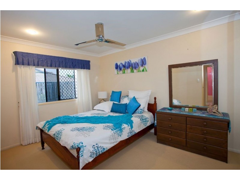 6 Herbert Way, Rural View QLD 4740