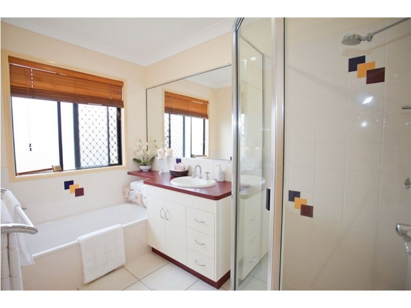 6 Herbert Way, Rural View QLD 4740