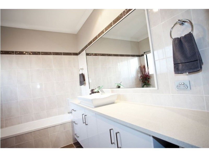 32 Hinze Circuit, Rural View QLD 4740