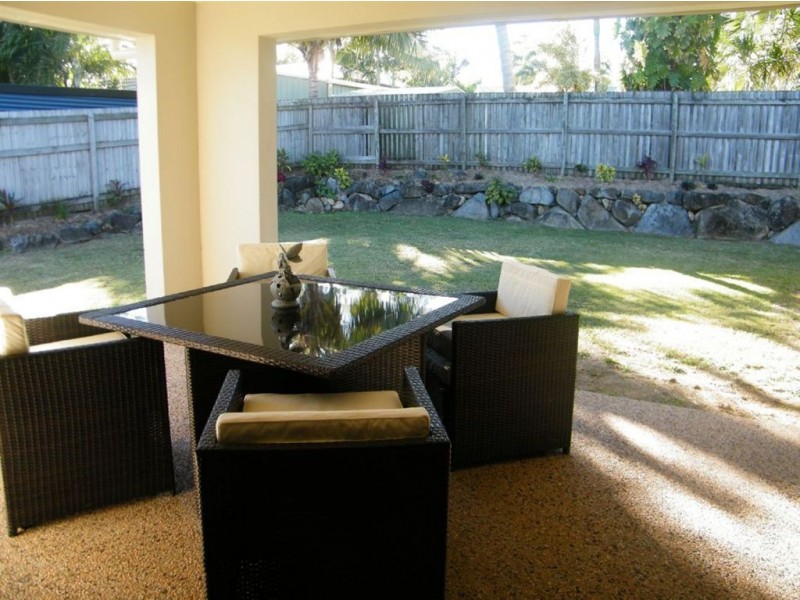18 Sunseeker Court, Blacks Beach QLD 4740