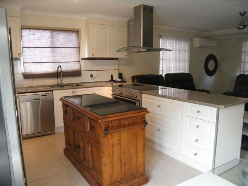 11 The Barons Drive, Andergrove QLD 4740