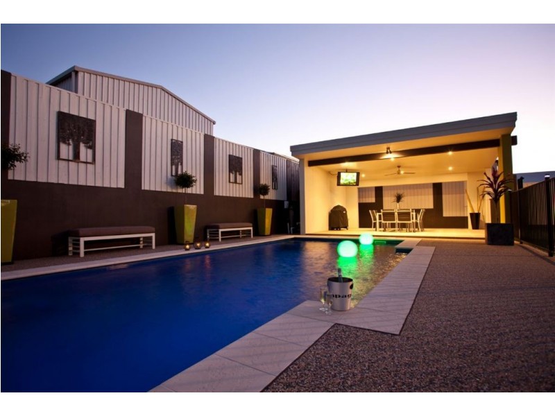 11 Herbert Way, Rural View QLD 4740