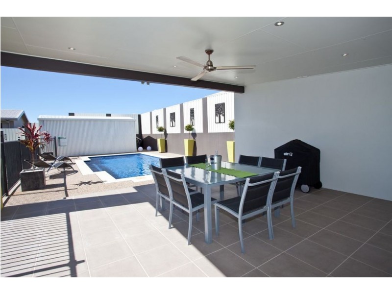 11 Herbert Way, Rural View QLD 4740