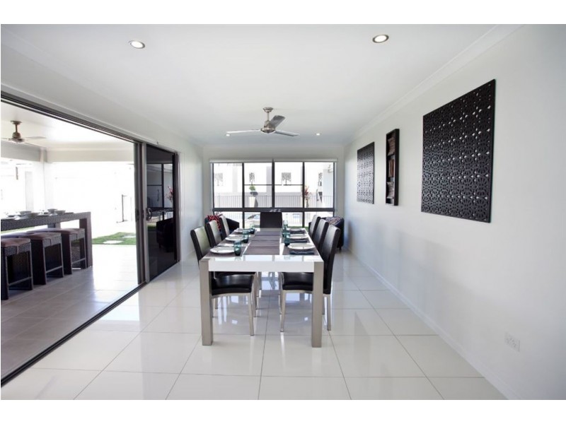 11 Herbert Way, Rural View QLD 4740