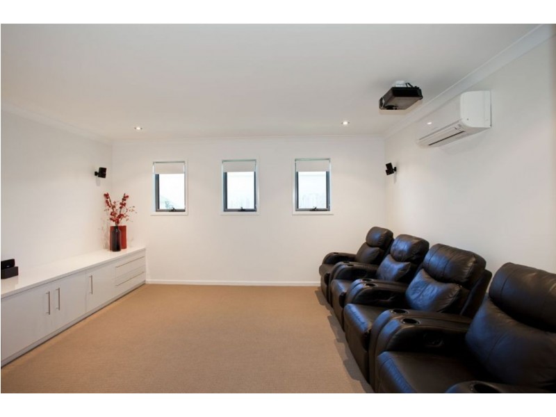 11 Herbert Way, Rural View QLD 4740