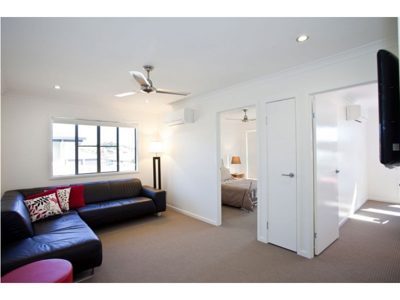 11 Herbert Way, Rural View QLD 4740