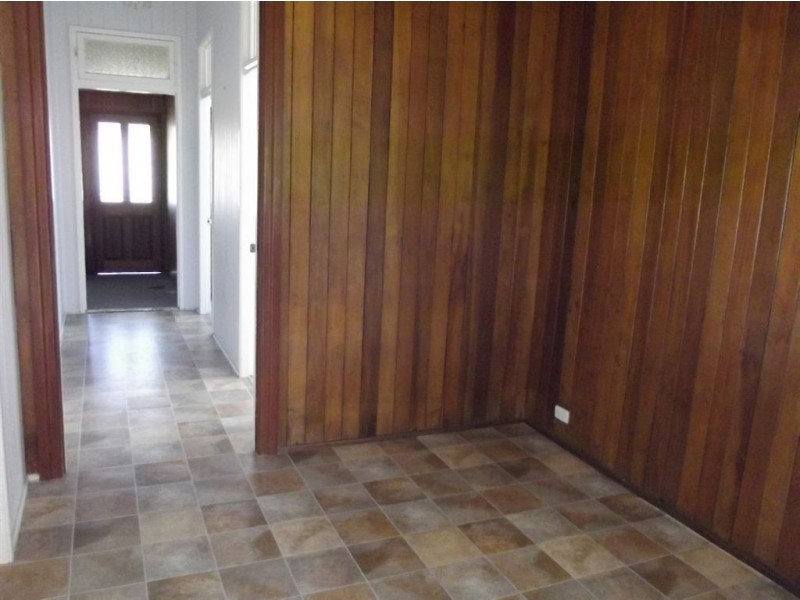 33 Mary Street, Mirani QLD 4754