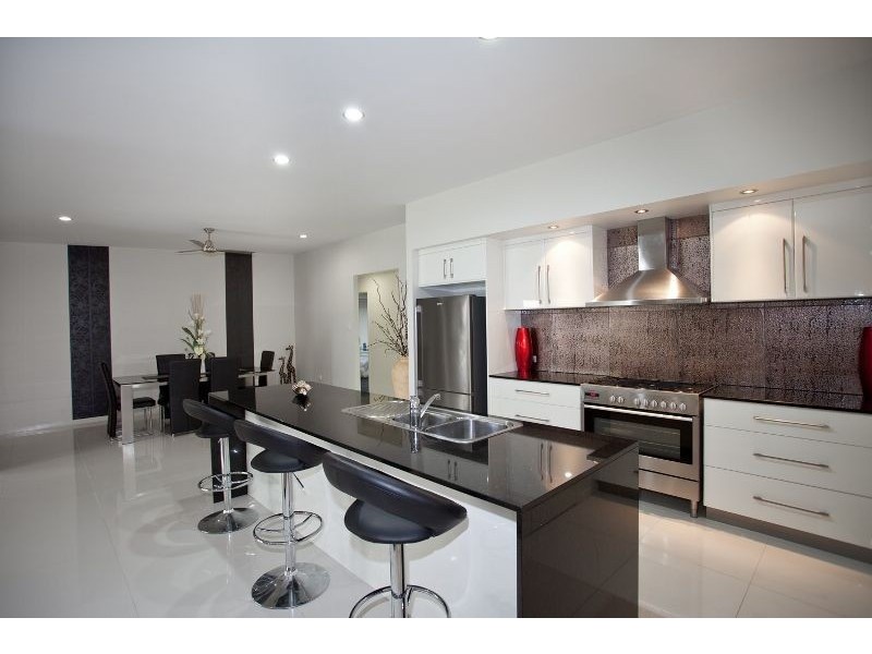 4 Compass Court, Shoal Point QLD 4750