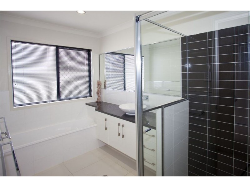4 Compass Court, Shoal Point QLD 4750