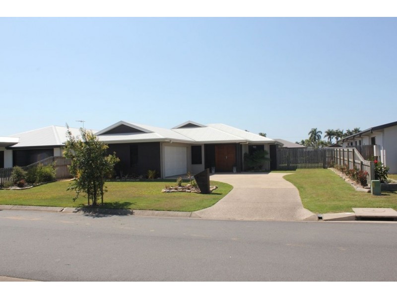 3 Woden Cresent, Ooralea QLD 4740