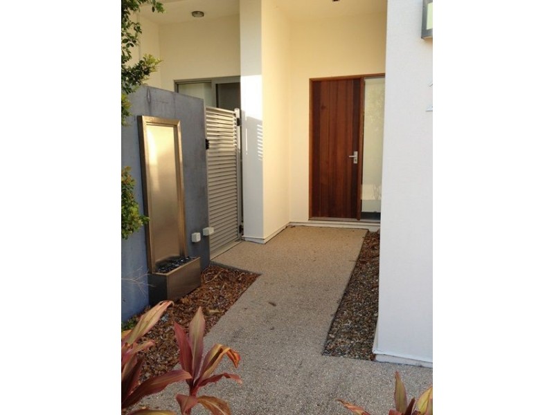 2/2 Belangason Way, Shoal Point QLD 4750