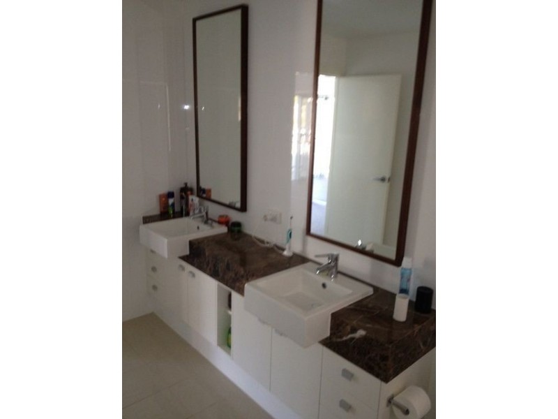 2/2 Belangason Way, Shoal Point QLD 4750