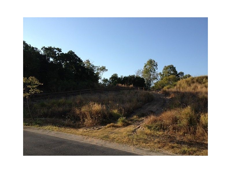 2/2 Belangason Way, Shoal Point QLD 4750