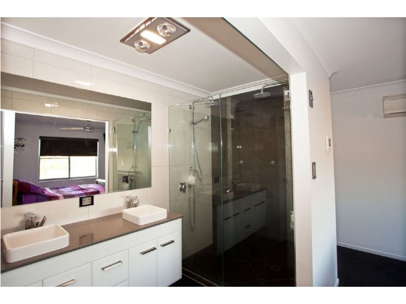 10 Ahern Court, Rural View QLD 4740