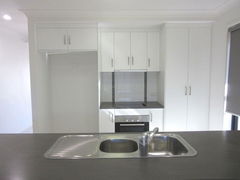 9 Elgans Parade, Rural View QLD 4740