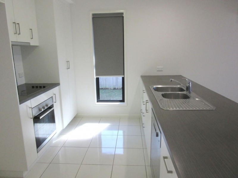 9 Elgans Parade, Rural View QLD 4740