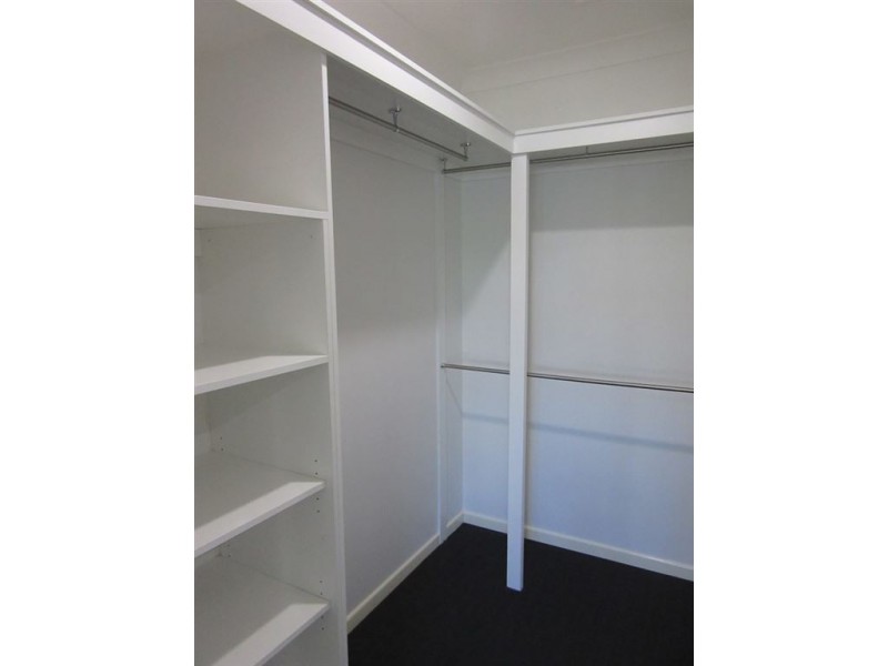 9 Elgans Parade, Rural View QLD 4740