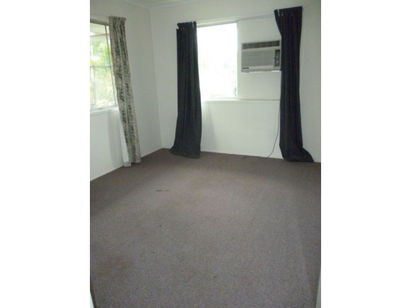 15 Brock Crescent, Dysart QLD 4745