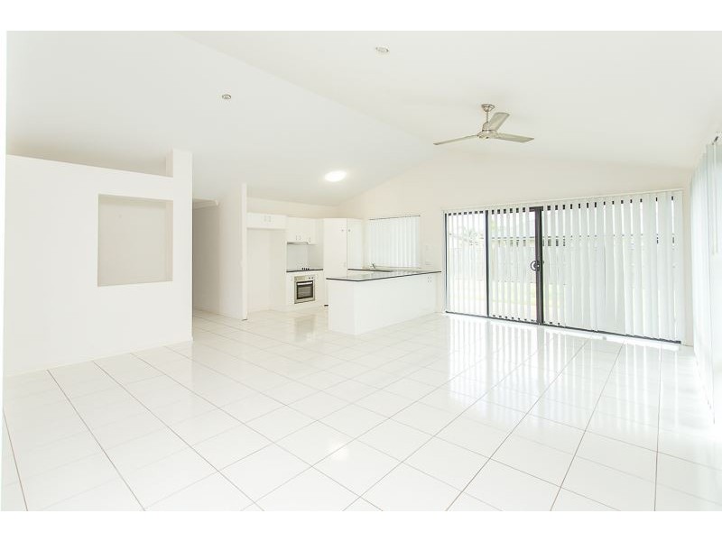 12 Narrabeen Street, Blacks Beach QLD 4740