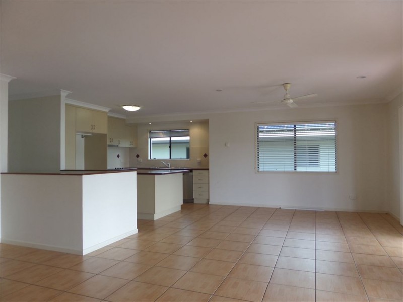 6 Gillies Court, Rural View QLD 4740