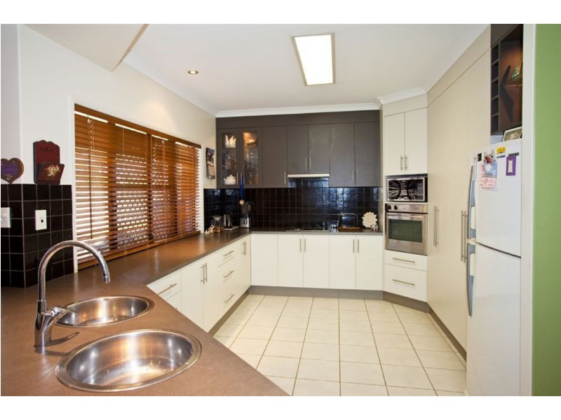 7 Centennial Drive, Glenella QLD 4740