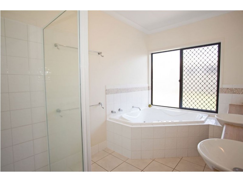 7 Centennial Drive, Glenella QLD 4740