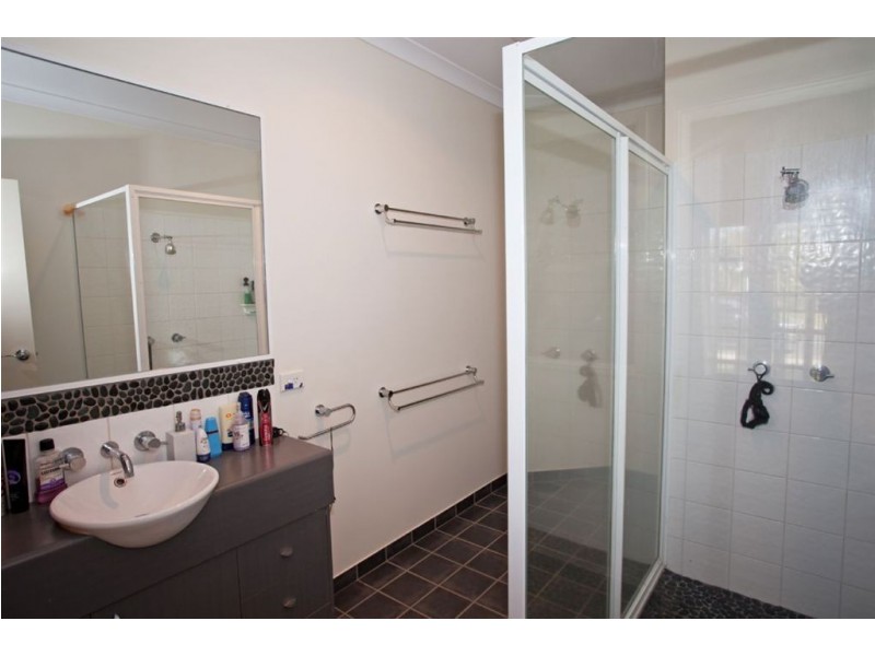 7 Centennial Drive, Glenella QLD 4740