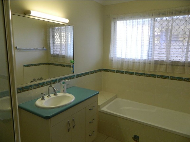 1 Marlin Court, Andergrove QLD 4740