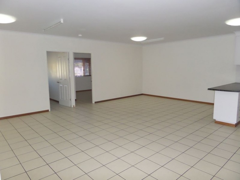 2 240 Shakespeare Street, Mackay QLD 4740