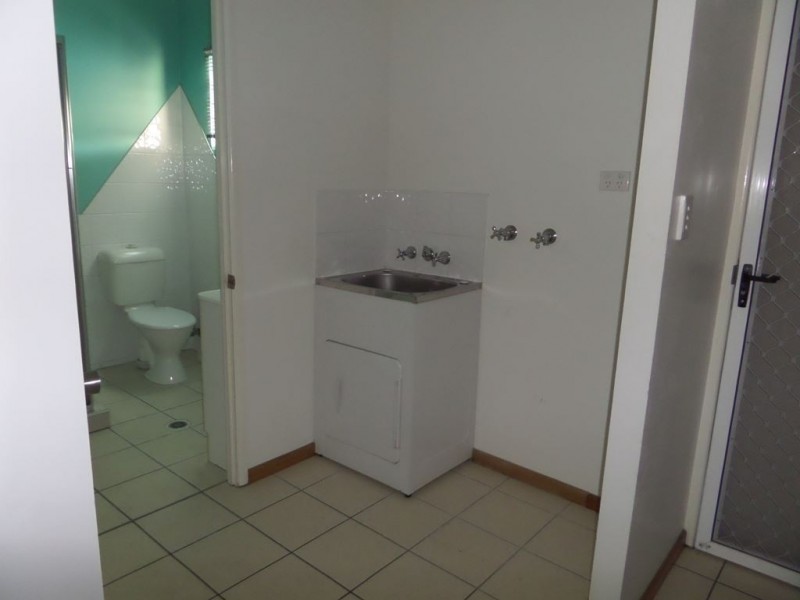 2 240 Shakespeare Street, Mackay QLD 4740