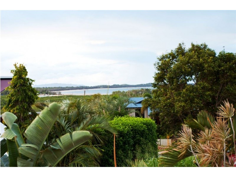 8 Coral Ridge Drive, Eimeo QLD 4740