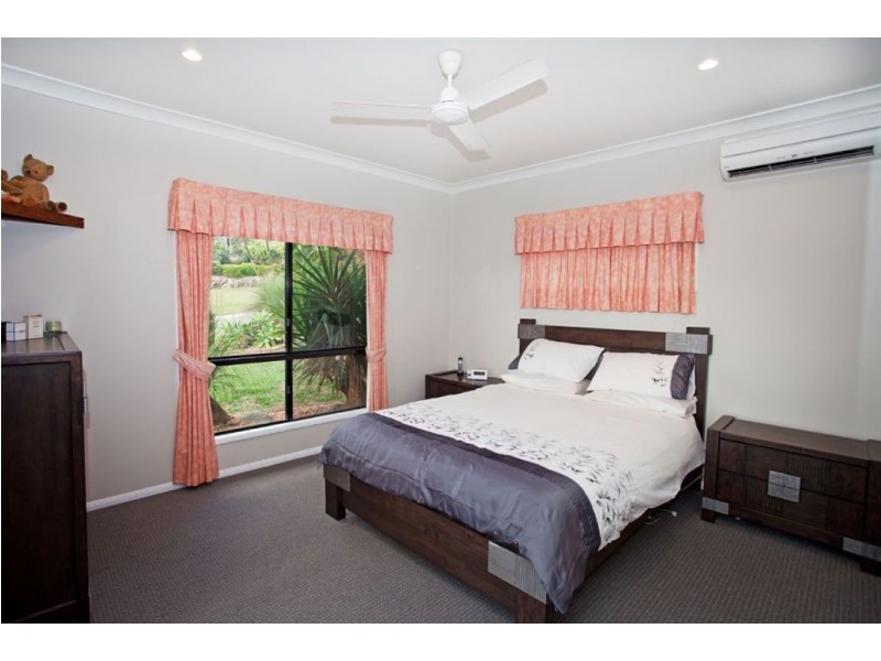 8 Coral Ridge Drive, Eimeo QLD 4740