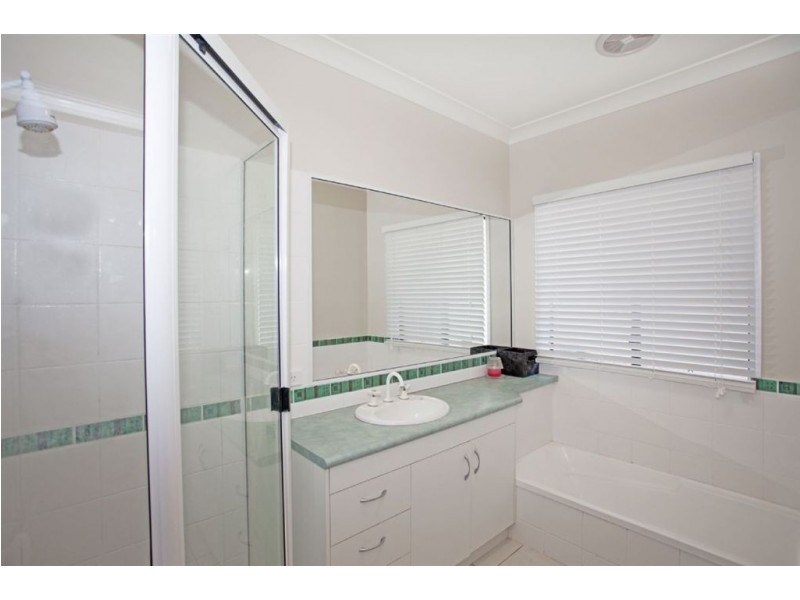 8 Coral Ridge Drive, Eimeo QLD 4740