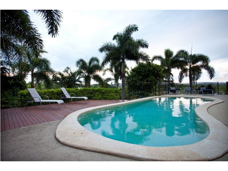 8 Coral Ridge Drive, Eimeo QLD 4740