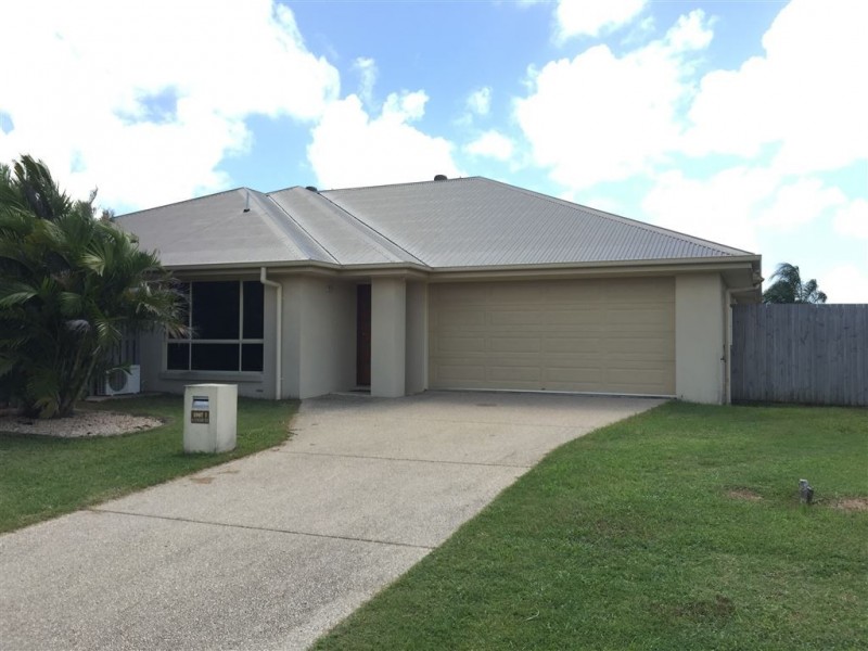 1/4 Coogee Tce, Blacks Beach QLD 4740