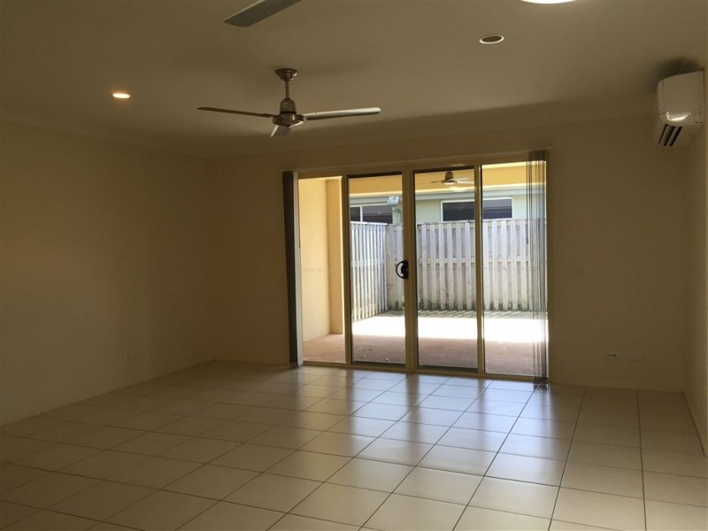 1/4 Coogee Tce, Blacks Beach QLD 4740