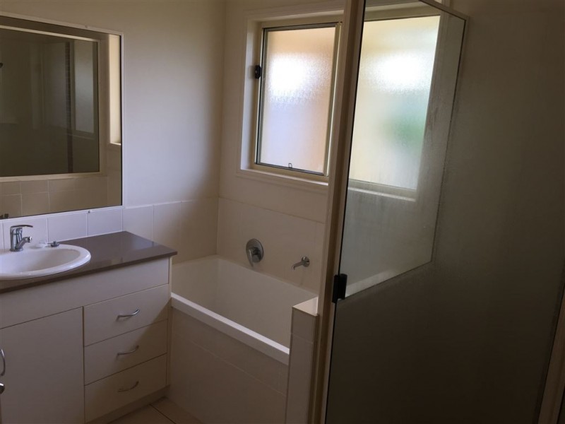 1/4 Coogee Tce, Blacks Beach QLD 4740