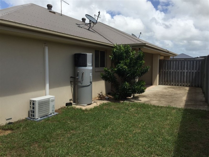 1/4 Coogee Tce, Blacks Beach QLD 4740