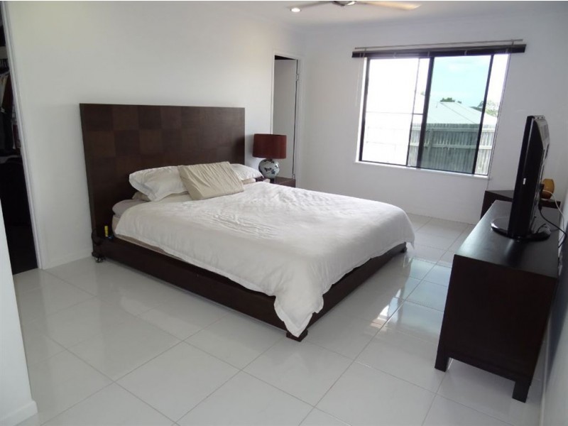 38 Hangan Street, Bucasia QLD 4750