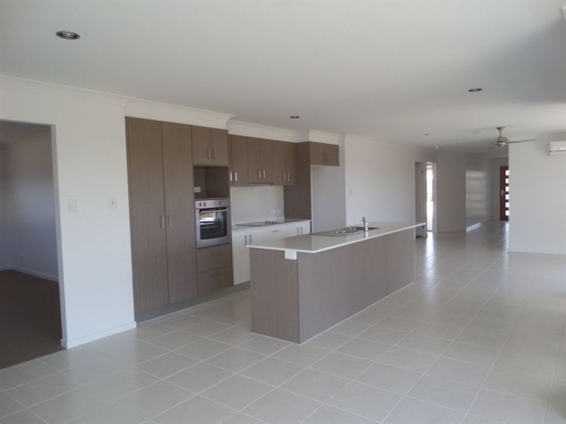 1 Goldwyn Close, Ooralea QLD 4740