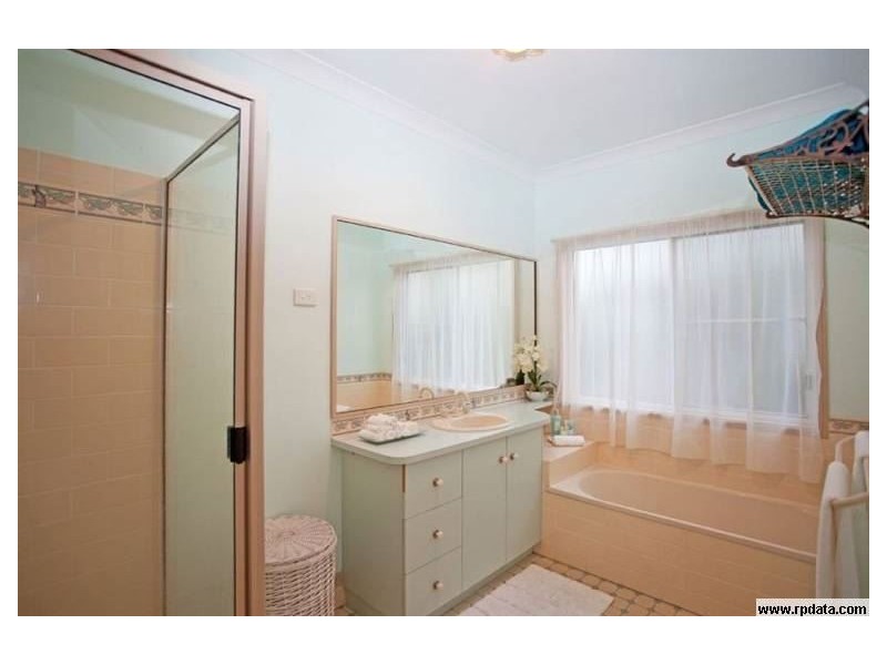11 Chapman Street, Eimeo QLD 4740