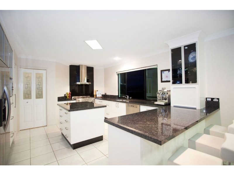 7 Rainbow Crescent, Blacks Beach QLD 4740