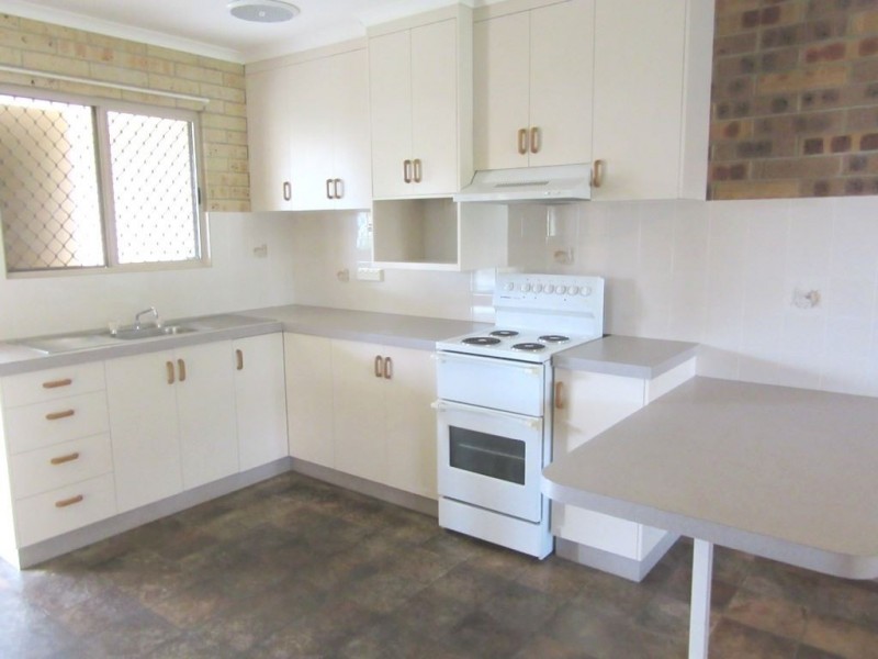 2/1 Don Wright Court, Andergrove QLD 4740