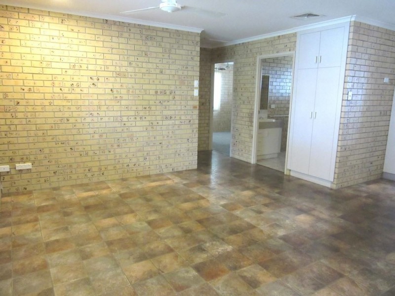 2/1 Don Wright Court, Andergrove QLD 4740