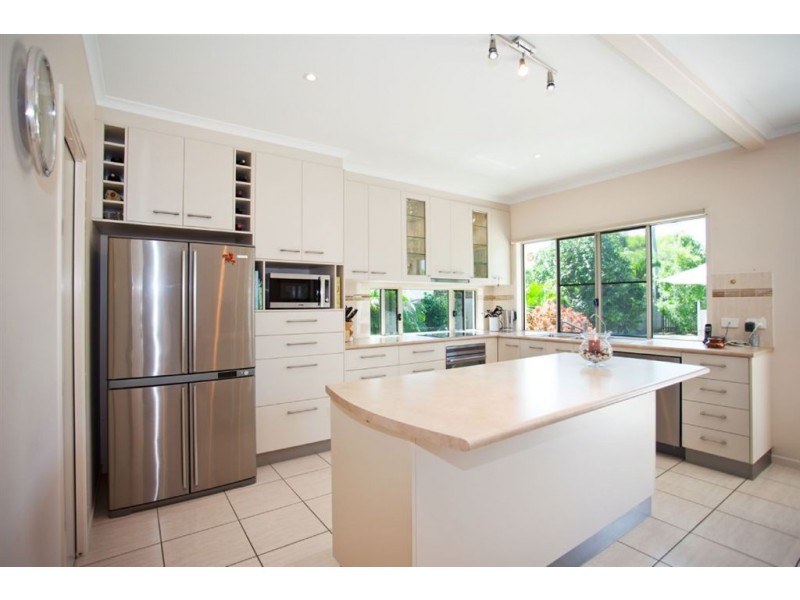 17 Seafarer Court, Blacks Beach QLD 4740