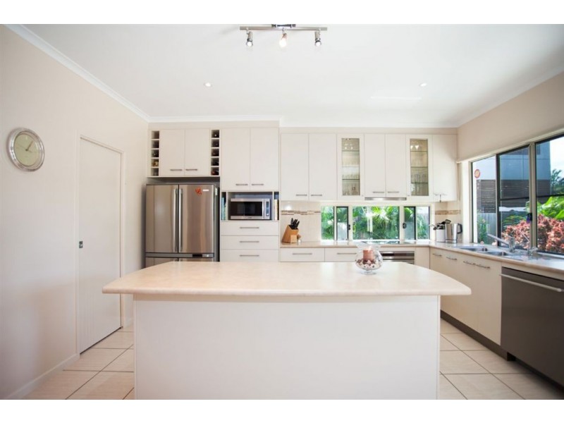 17 Seafarer Court, Blacks Beach QLD 4740
