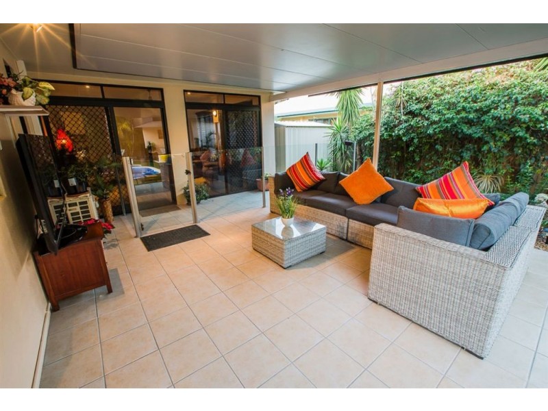 8 Turtle Place, Blacks Beach QLD 4740