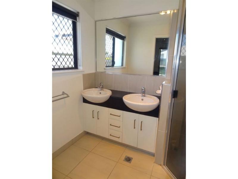 21 Churchill Avenue, Ooralea QLD 4740